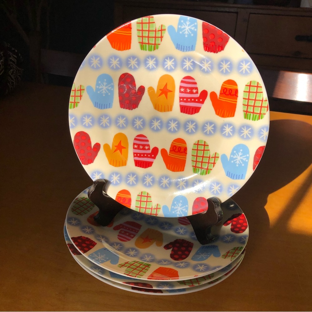 Boston Warehouse Mitten and Snowflake Plates Set of 4